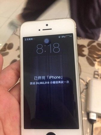 iPhone关机一年后重新开机：“请过24582318分钟之后再试一次”