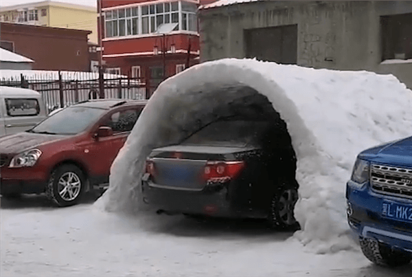 雪堆车库